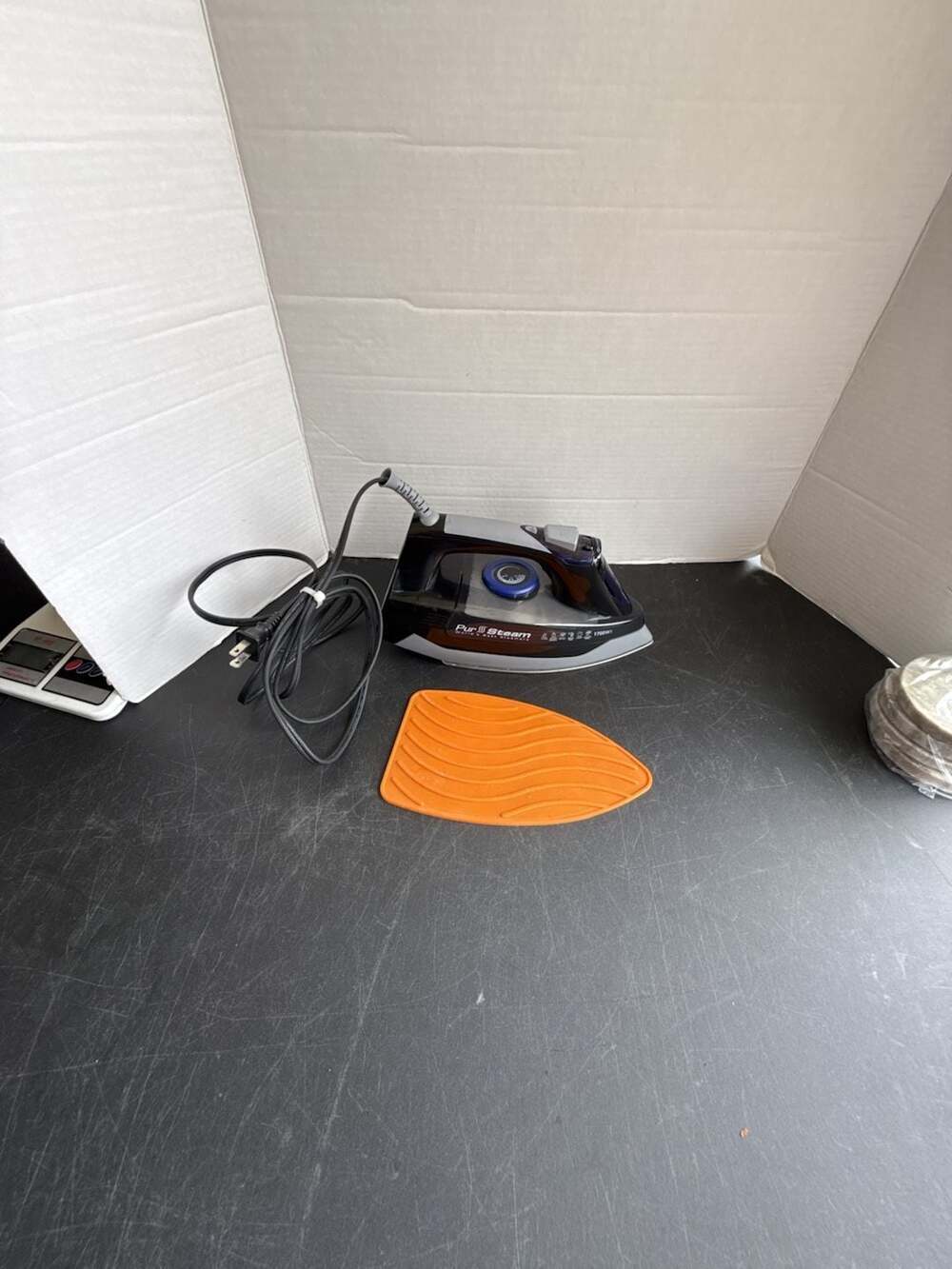 PurSteam 1700W Steam Iron Model PSSI-01 with Silicone Heat-Resistant Mat